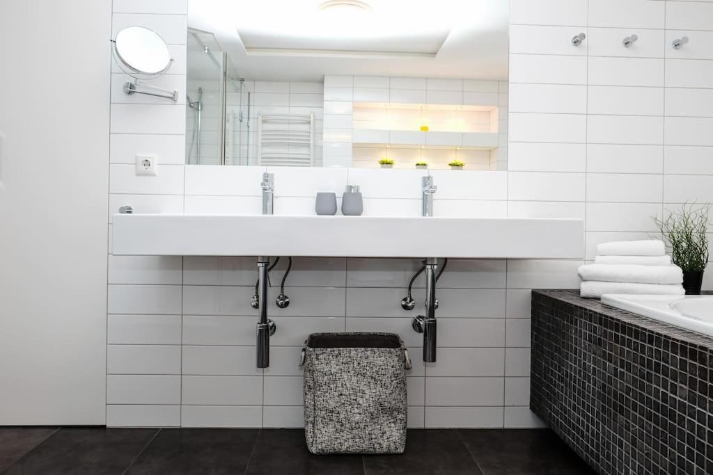 #Stayhere - Spacious Luxury Town Hall 3Bdr Apartment VNO Extérieur photo