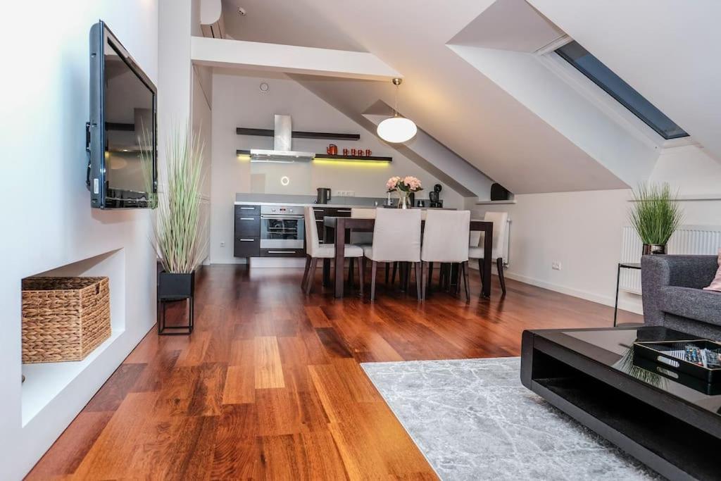 #Stayhere - Spacious Luxury Town Hall 3Bdr Apartment VNO Extérieur photo