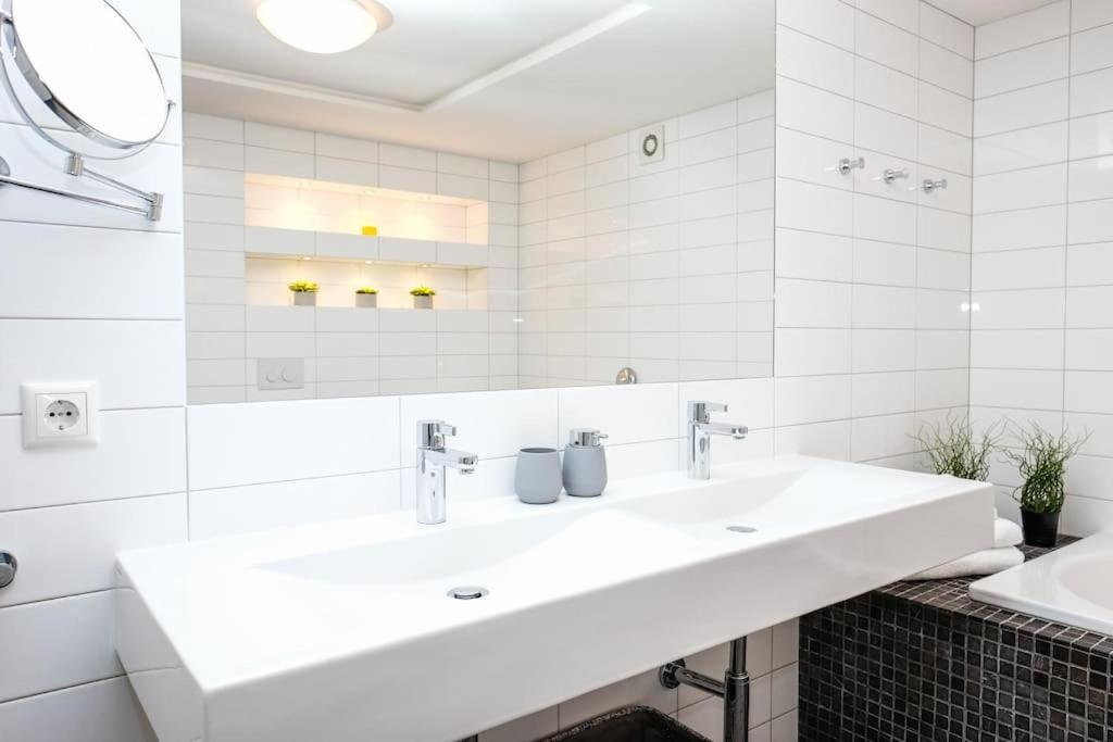 #Stayhere - Spacious Luxury Town Hall 3Bdr Apartment VNO Extérieur photo