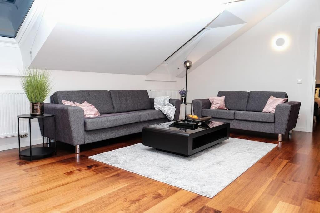 #Stayhere - Spacious Luxury Town Hall 3Bdr Apartment VNO Extérieur photo