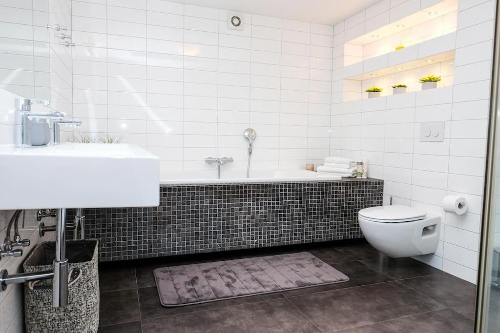 #Stayhere - Spacious Luxury Town Hall 3Bdr Apartment VNO Extérieur photo